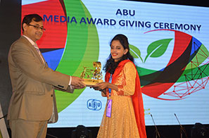 Ankhi-Palit-receives-award-front