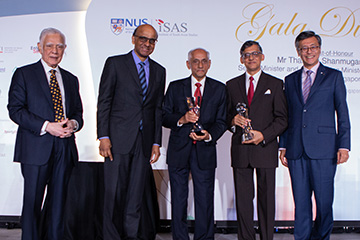 Sir Fazle Hasan Abed presented with Outstanding Member of the South Asian Diaspora Award